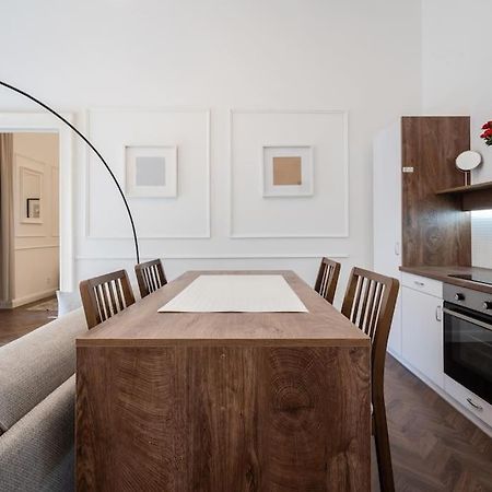 Stylish Apartment In The City Center Budapest Eksteriør billede